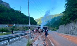 Maçka’da Kiremit Yüklü Tır Alevlere Teslim Oldu