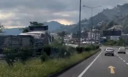 Trabzon'da Ters Şeritte İlerleyen Kamyonet Tepki Çekti