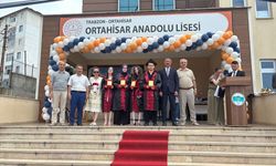 Trabzon'da Ortahisar Anadolu Lisesi'nde Mezuniyet Coşkusu