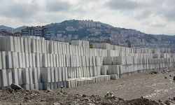 Trabzon'da Beton Blokların Arasına Düştü