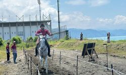 Of'ta Singapurlu Ekibe Atlı Okçuluk Eğitimi