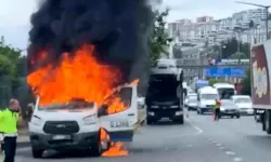 Trabzon’da Dolmuş Minibüsü Alev Aldı