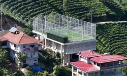 Rize’de Çay Alım Yerinin Üzerine Halı Saha