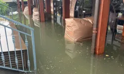 Üsküdar Sahaflar Çarşısı'nı Su Bastı, Kitaplar Zarar Gördü