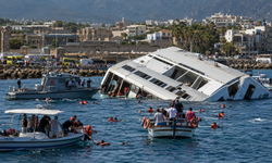 Girne Açıklarında Yolcu Gemisi Alabora Oldu