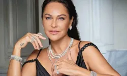 Hülya Avşar’ın Ayvalık Pozları Gündem Oldu