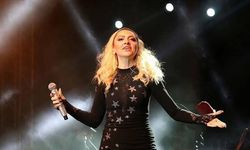 Hadise'den Hayranına Sahnede Sürpriz Teklif