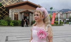 Rize’nin “Barbie Ablası” Çocukların Sevgilisi Oldu