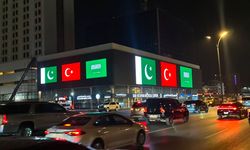 Üç Ülke Bayrakları Mekke'de Işıklandı