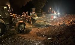 Uzungöl’de Şiddetli Yağış Dereyi Taşırdı