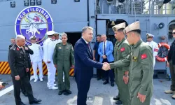 Trabzon Valiliği'nden TCG Yıldırım'a Anlamlı Ziyaret