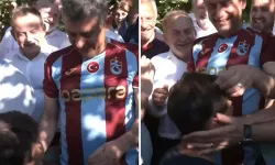 Özgür Özel'e Trabzon'da Küçük Taraftardan Espri