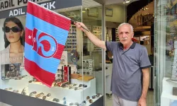 Kunduracılar Sokağı Bordo-Mavi Bayraklarla Donatıldı