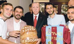 Erdoğan’a Trabzonspor Forması Hediye Edildi