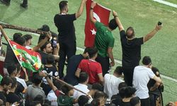 Amedspor Tribünlerinde Türk Bayraklarıyla Coşku