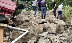 Beşikdüzü'nde Heyelan: 2 Ev Tedbiren Tahliye Edildi
