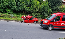 Çayeli'nde Tır Otomobile Çarptı: 2 Yaralı