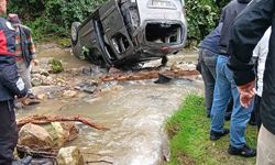 Trabzon’da Araç Dereye Yuvarlandı: 3’ü Ağır