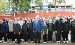 Of'ta Bayrak Töreninde Öğrencilere Önemli Mesaj