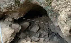 86 Bin Yıllık Mağarada Dev Çakmaktaşı Kütlesi