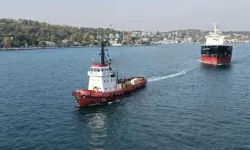 Karadeniz’de Vurulan İki Gemi İstanbul Boğazı’ndan Geçti