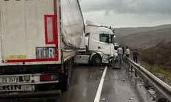Zincirleme Kazada 3 Araç Birbirine Girdi!