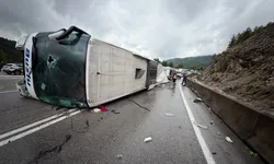Isparta-Antalya Yolunda Otobüs Devrildi