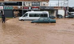 Silifke’de Sağanak Sele Dönüştü, Hastane Yolu Kapandı
