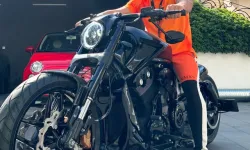 Mesut Özil Motosikletini Satışa Çıkardı