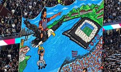 Trabzonspor Tribünlerinden Salah Ve Kartal Koreografisi