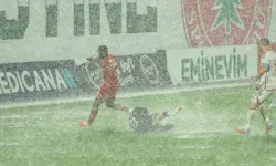 Ümraniyespor-Boluspor Maçı Yağış Nedeniyle Ertelendi