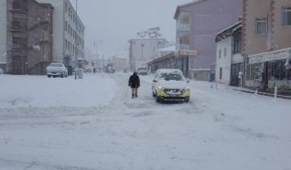 BURDUR - Etkili olan kar yağışı sevindirdi