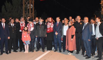 AFYONKARAHİSAR - Büyük Taarruz'un 100. yıl dönümü dolayısıyla "Zafer Yürüyüşü" düzenlendi