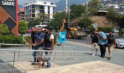 BALIKESİR - Kar payı vaadiyle dolandırıcılık yaptıkları iddiasıyla yakalanan 4 zanlı tutuklandı