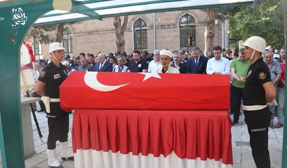 ISPARTA - Beyin kanaması sonucu hayatını kaybeden polis, Isparta'da toprağa verildi