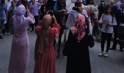 DENİZLİ -  Sulama kanalına düşen otomobili itfaiye çıkardı