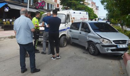 Amasya'da otomobil ile pikabın çarpıştığı kazada 2 kişi yaralandı