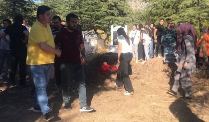 BURDUR - Antalya'da kazada ölen hukuk öğrencisi memleketi Burdur'da defnedildi