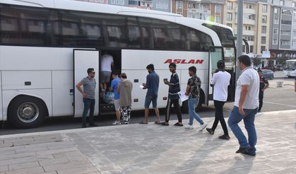 KARS - İstanbul'da yakalanan 38 düzensiz göçmen Iğdır'da sınır dışı edilecek