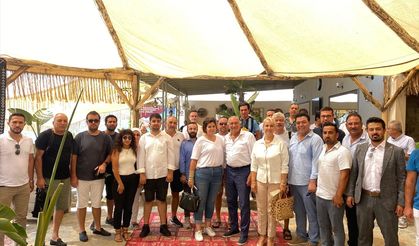 AFYONKARAHİSAR - Trafik kazasında 1 kişi öldü, 2 kişi yaralandı