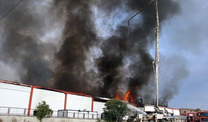 UŞAK - Fabrikada çıkan yangına müdahale ediliyor (3) - Vali Ergün