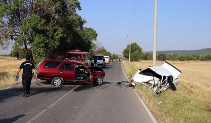 UŞAK - Trafik kazasında 5 kişi yaralandı