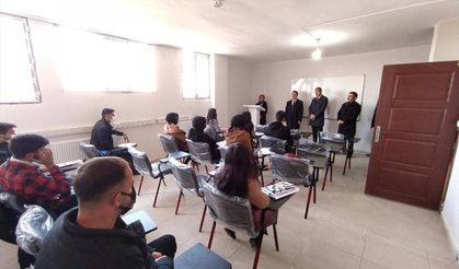 VAN - Özalp'ta Sürekli Eğitim Merkezi 30 öğrenciyi hayallerine kavuşturdu