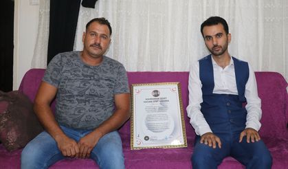 ADANA - Müzisyen Yazıcıoğlu, şehit Hasan Sert için yazdığı ağıtı oğluna hediye etti