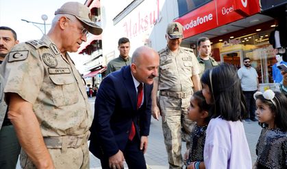AĞRI - Jandarma Genel Komutanı Orgeneral Çetin, esnaf ziyaretlerinde bulundu