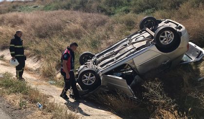 Amasya’da devrilen otomobilin sürücüsü yaralandı