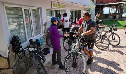 BİTLİS - İranlı doğaseverler bisiklet turu kapsamında Adilcevaz'ı dolaştı