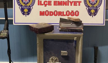 Düzce'de içinde ziynet eşyası bulunan kasayı çalan 2 zanlı tutuklandı