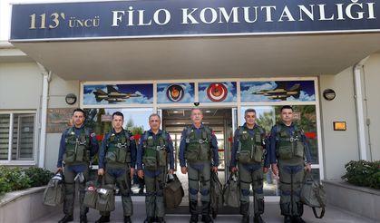 ESKİŞEHİR - Milli Savunma Bakanı Akar, F-16 kokpitinde