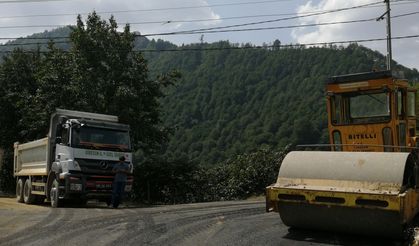 Espiye'de köy yolları asfaltlanıyor